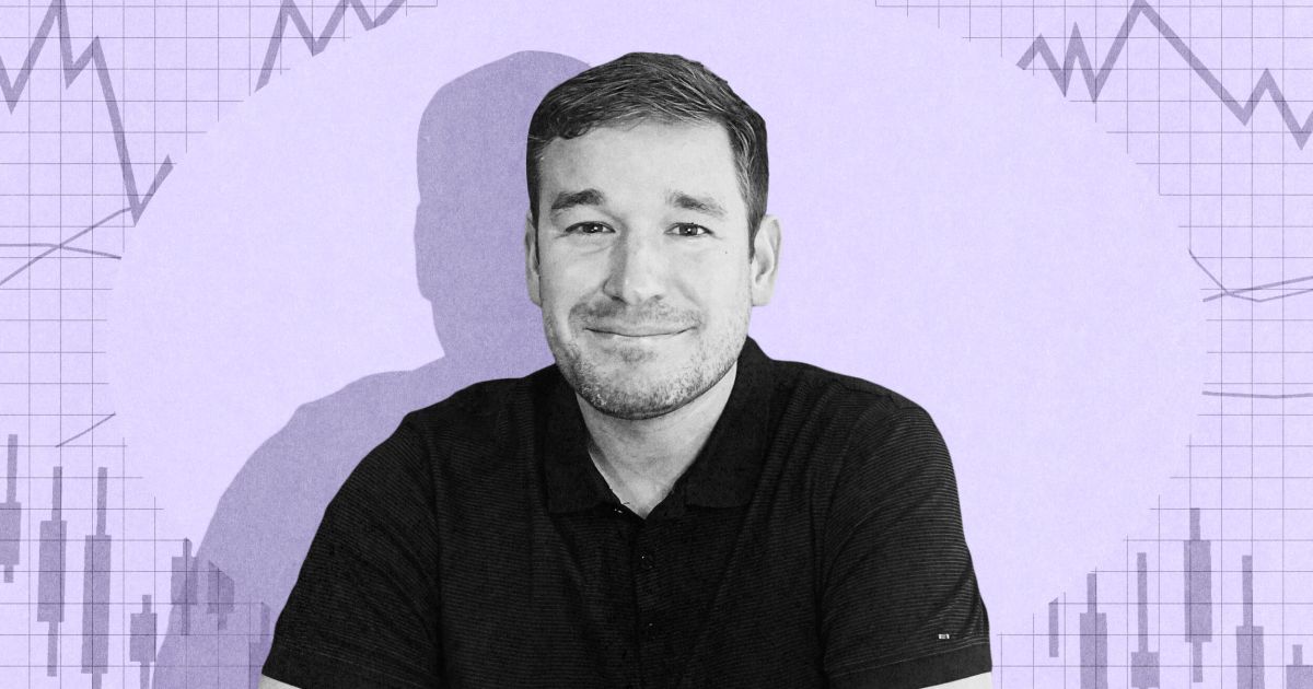 TSOH_Investing's tweet card. A conversation with author Alex Morris on what Warren Buffett and Charlie Munger can teach us about focus and building a life that lasts.