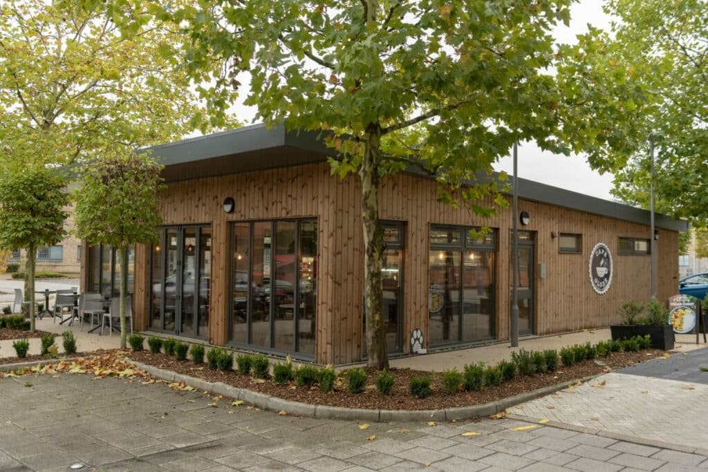 Modulek_LTD's tweet card. Discover how Modulek’s modular buildings create adaptable, cost-effective offices, gyms, retail, and café facilities with minimal disruption.
