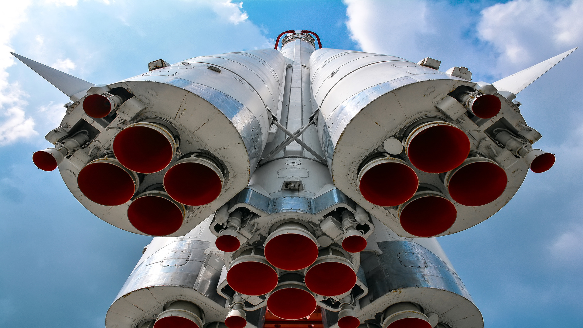 SustainHistory's tweet card. China successfully conducted five rocket engine tests in a single day, signalling the implementation of major aerospace projects in 2025.