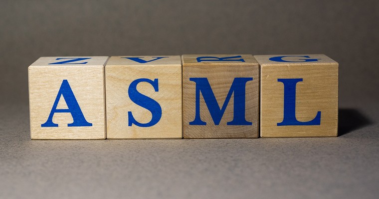 Tech_and_Crypto's tweet card. Der niederländische Halbleiterausrüster ASML hat im dritten Quartal 2025 einen Umsatz von 7,52 Mrd. EUR (erwartet 7,7 Mrd. EUR) erzielt und damit einen leichten Rückgang gegenüber dem Vorquartal...