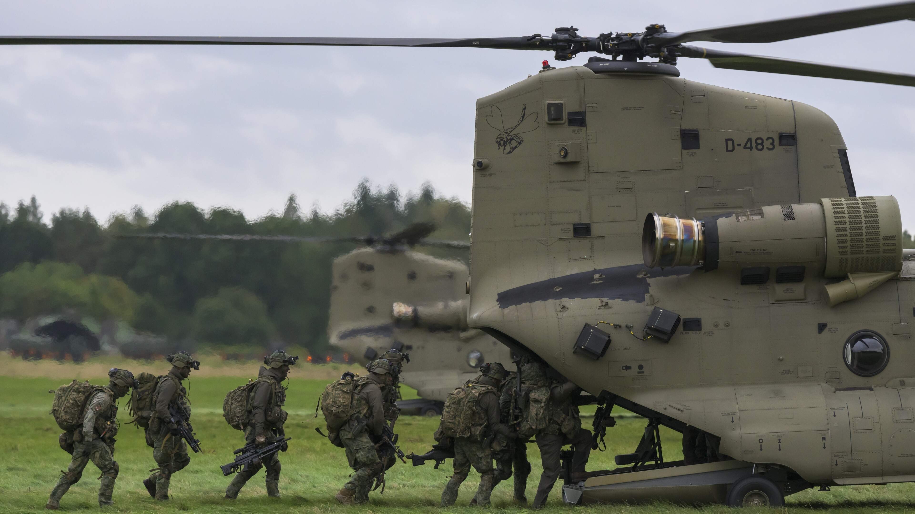Leeuwenheart's tweet card. Tijdens een oefening in Duitsland is een Nederlandse militair omgekomen. Dat meldt Defensie. Het gaat om een 28-jarige korporaal.