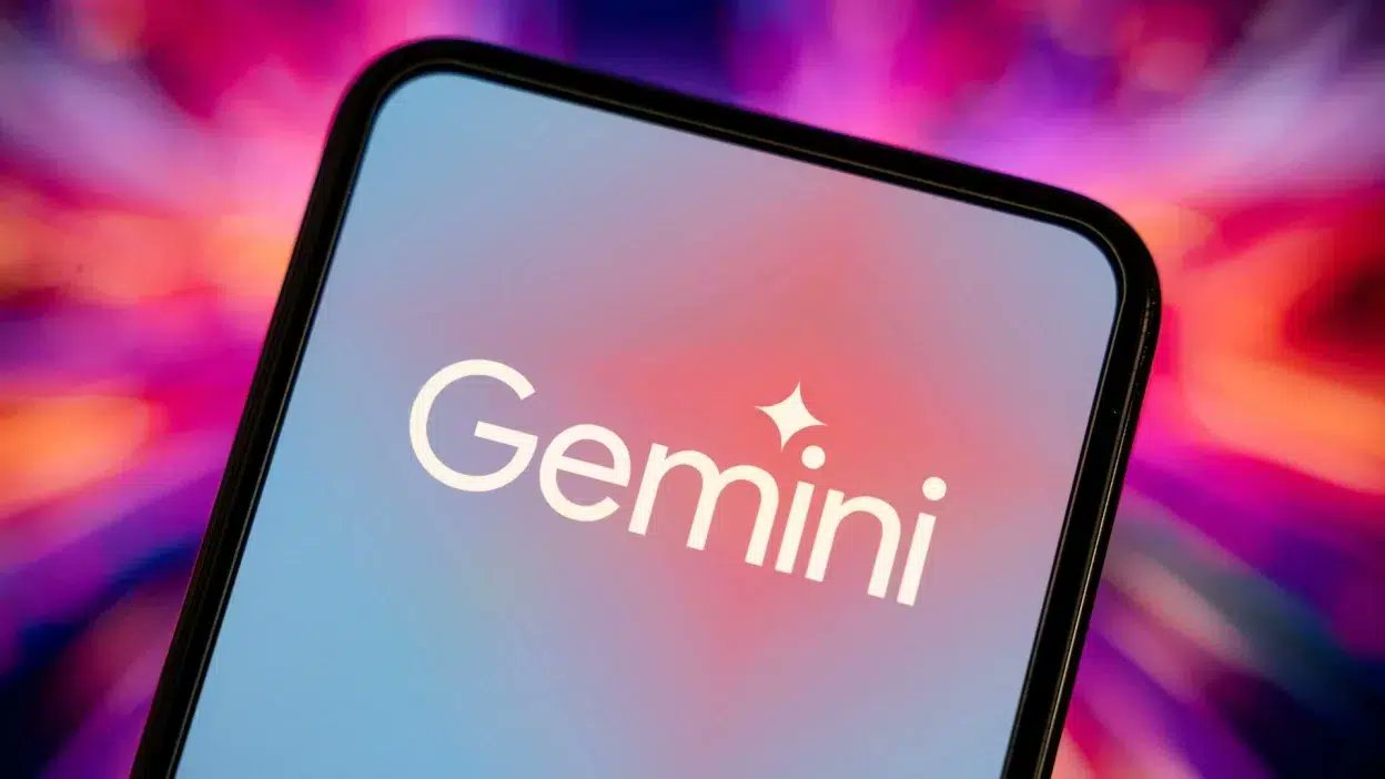 thetechbasic's tweet card. Use Google Gemini on your iPhone lock screen with new widgets for Gemini Live, reminders, and more. Explore features as Siri’s AI upgrade faces delays.
