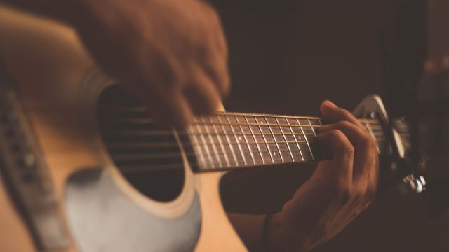 Tech_Networks's tweet card. Psychologists used music to manipulate emotions of volunteers and found the dynamics of their emotions molded these experiences into memorable events. The tug of war between integrating memories and...