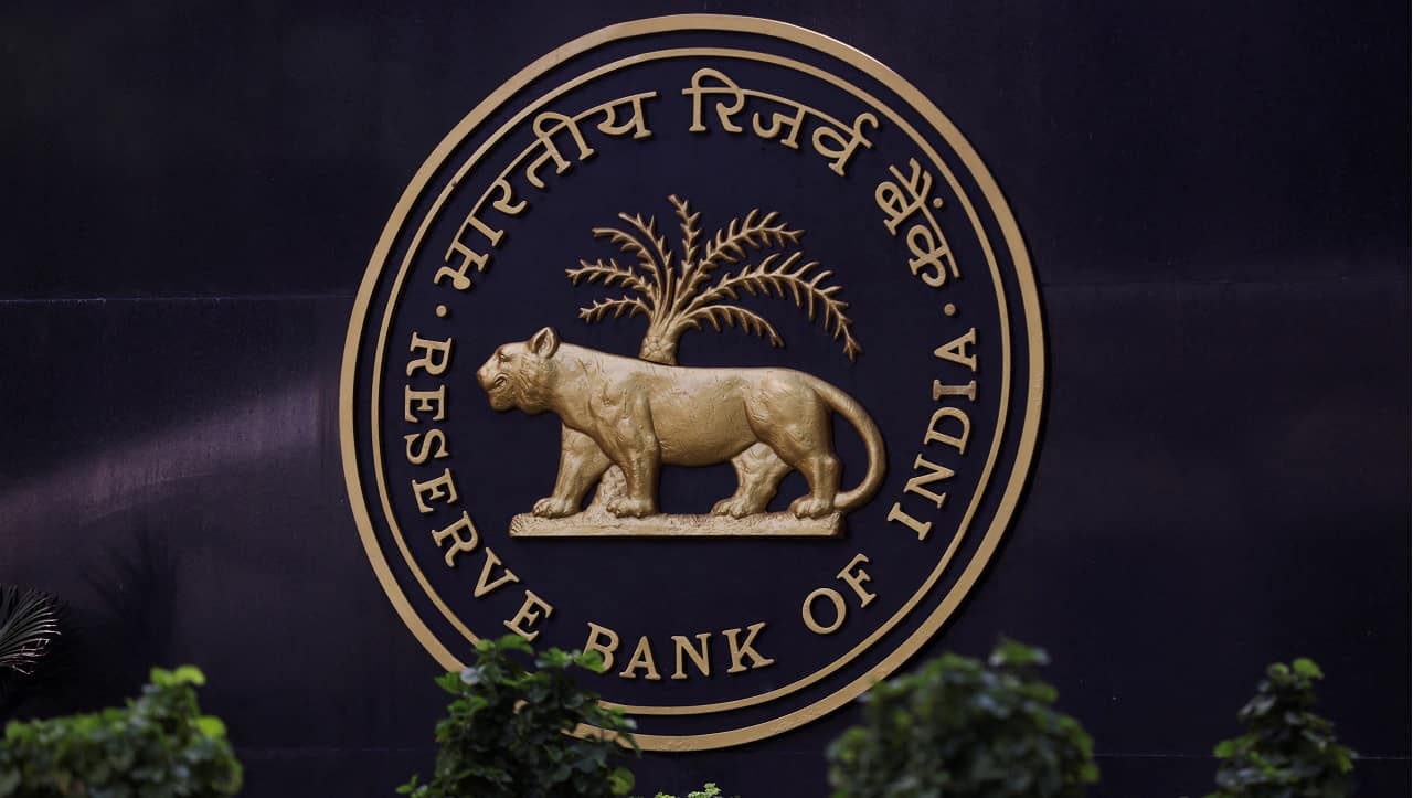 nipfp_org_in's tweet card. The RBI’s October 2025 policy overhaul focuses on price stability, strengthened Basel norms, AI regulation, and revamped credit frameworks. This shift aims to enhance financial resilience, encourage...