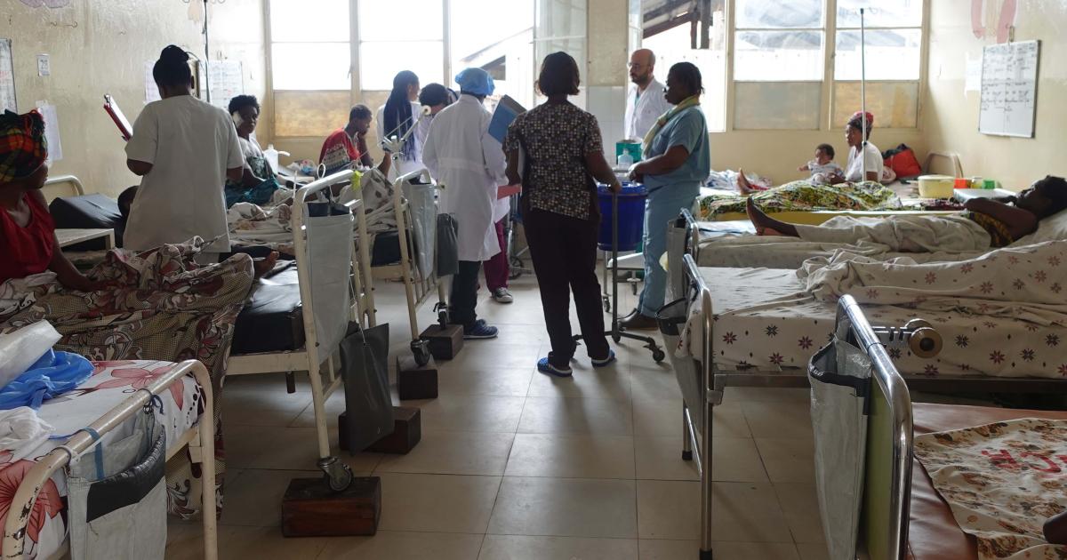 CSutterICRC's tweet card. Nord Kivu : afflux inquiétant de blessés dans l’hôpital de Goma