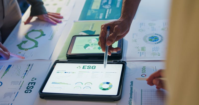 Hinshelwood_S's tweet card. Powerful procurement solutions enhance strategic sourcing with automation, spend visibility, supplier collaboration, and cost savings.
