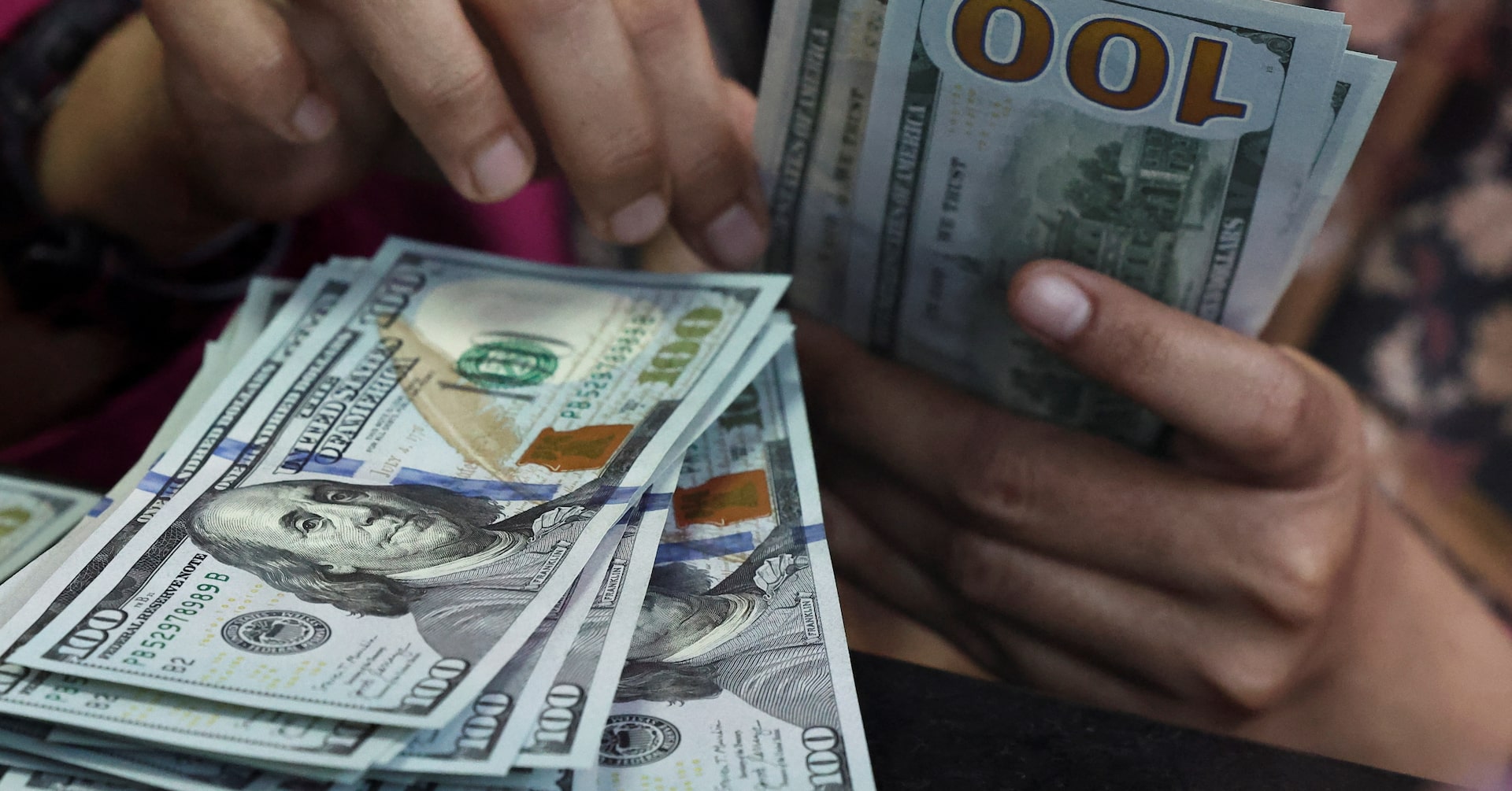 Reuters's tweet card. The U.S. dollar drifted lower on Thursday as the Sino-U.S. trade war dented investor sentiment, while growing confidence the U.S. Federal Reserve will cut its policy interest rate this year also...