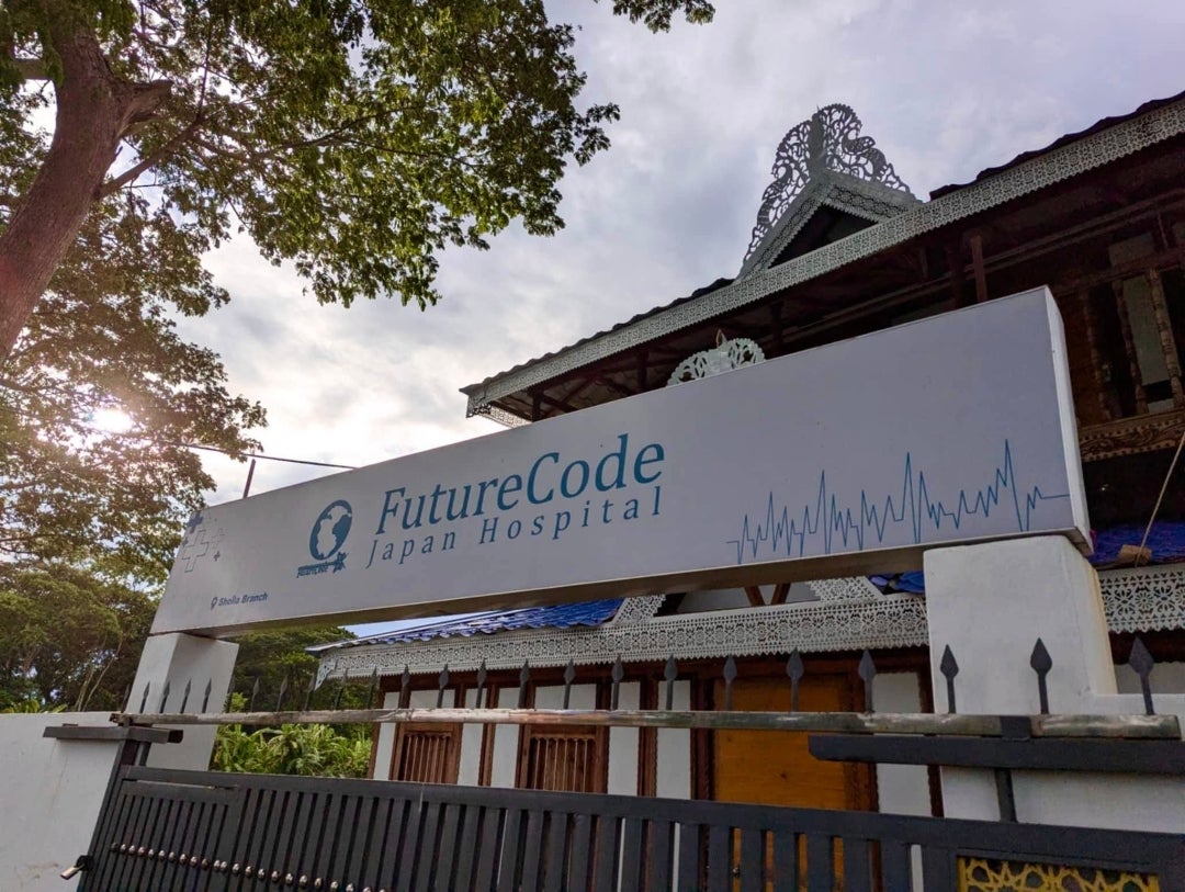 future_code's tweet card. バングラデシュ首都郊外に建設されたFCJソラ診療施設は地域のニーズも高く、診療を行ってきました。しかしながら現状の定期診療だけでは住民の要望にまだまだ応えきれ…