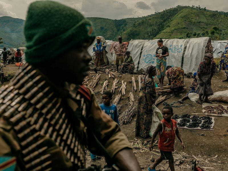 FredJoli's tweet card. Le jury de la 14ème édition du Visa d’or humanitaire du CICR a primé le photographe indépendant Hugh Kinsella Cunningham pour son remarquable travail sur le sort de la population civile dans l’Est de...