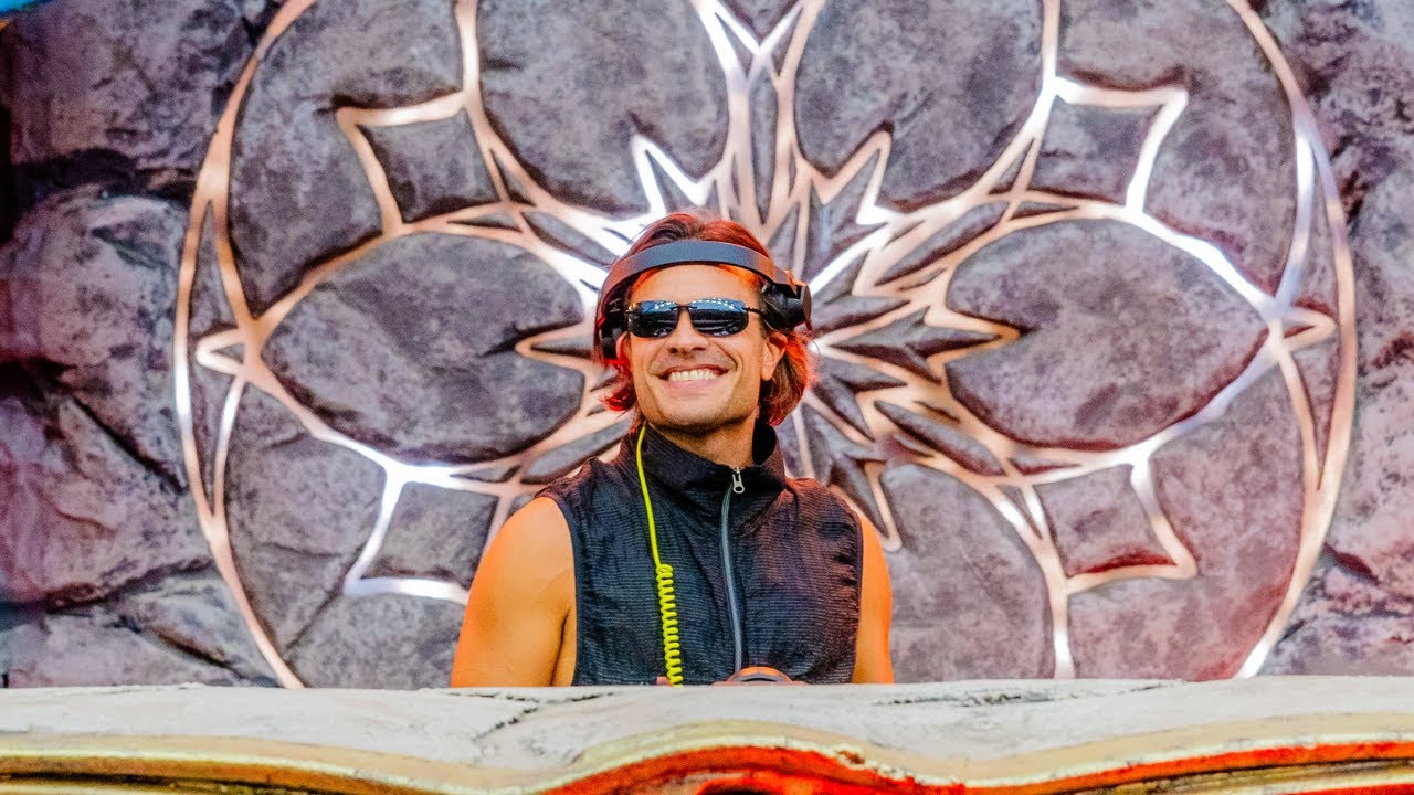 hellonlinecoder's tweet card. Argy | Tomorrowland Brasil 2025