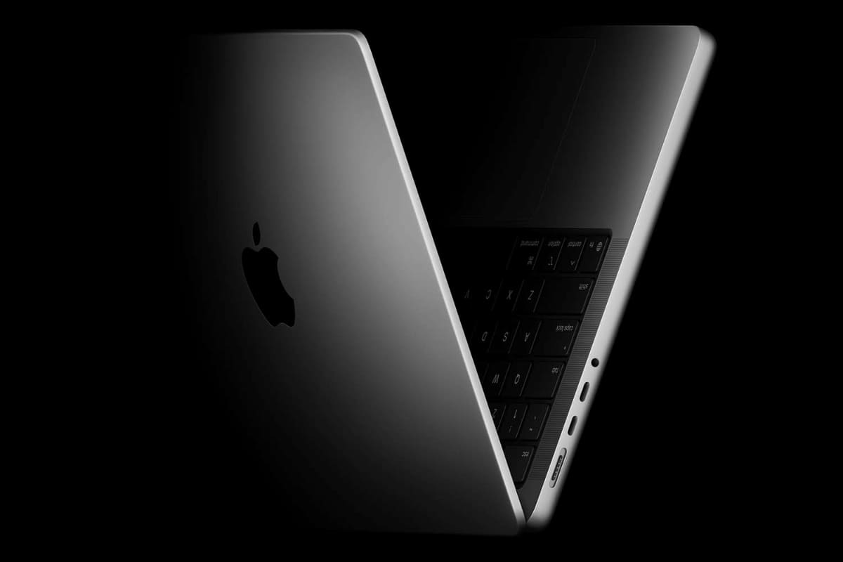 JavaLangRuntime's tweet card. アップルは15日、「M5チップ」を搭載した14インチMacBook Proを発表した。10月22日から発売し価格は248,800円から。カラーは、スペースブラックとシルバーの2色となる。最大3.5倍