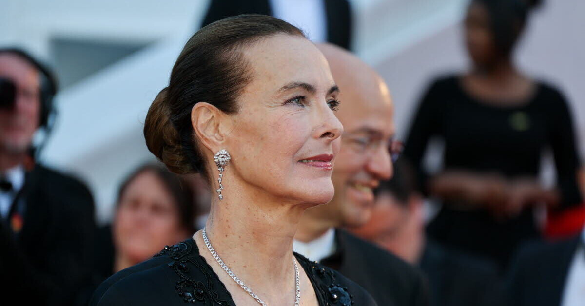 Le_Progres's tweet card. Paris. Carole Bouquet victime d'un malaise en pleine représentation sur scène