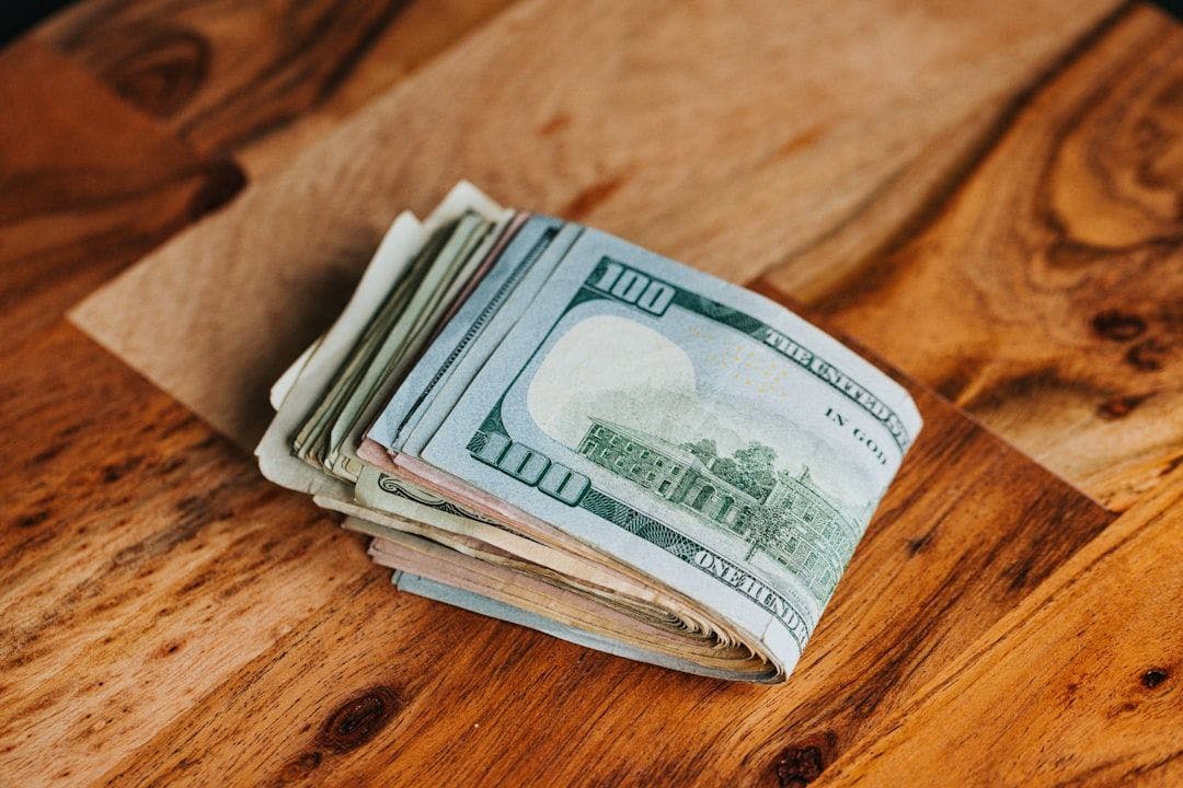 hackernoon's tweet card. Build a Python currency converter with Tkinter. Learn API interaction, user input handling, and GUI design for real-time currency conversion.