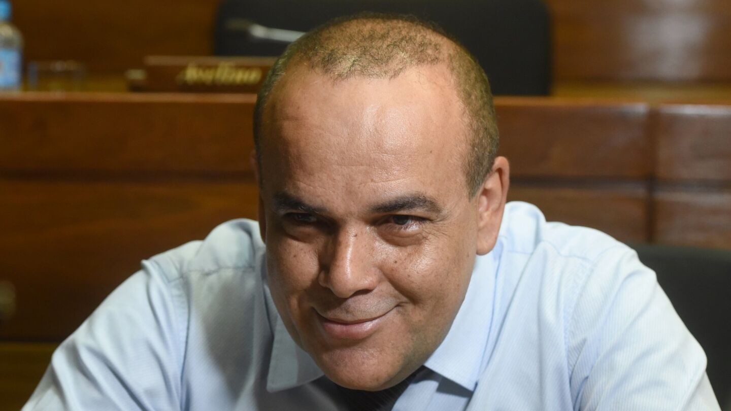 chiqui_avalos's tweet card. Un total de 42 sociedades médicas firmaron una carta abierta dirigida al senador Basilio Bachi Núñez (ANR-HC), el próximo presidente del Congreso, expresando su preocupación y repudio por las...