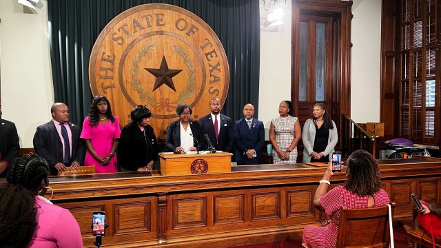 KXAN_News's tweet card. House Bill 567, better known as the CROWN Act, cleared its final hurdle on May 12 after it was passed by the Texas Senate 29-1. It was sent to Abbott’s desk on May 16 and he made it law with …