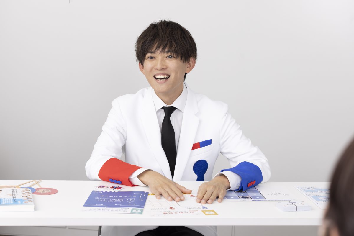 ridlabo's tweet card. この春、始動した「リドラボ」は、松丸亮吾さんが学生時代から取り組んできた「ナゾトキ」を応用し、子どもたちにひらめき学習を体験してもらう学習塾。構想から約３年をかけ、松丸さんをはじめとしたリドラのメンバーの思いが詰まっています。 未来を生き抜く子どもたちにどんなチカラが必要になるのか、それを考え抜いてつくられた「リドラボ」での学びとはどんなものなのか？松丸亮吾さんのインタビューと子どもたちの体...