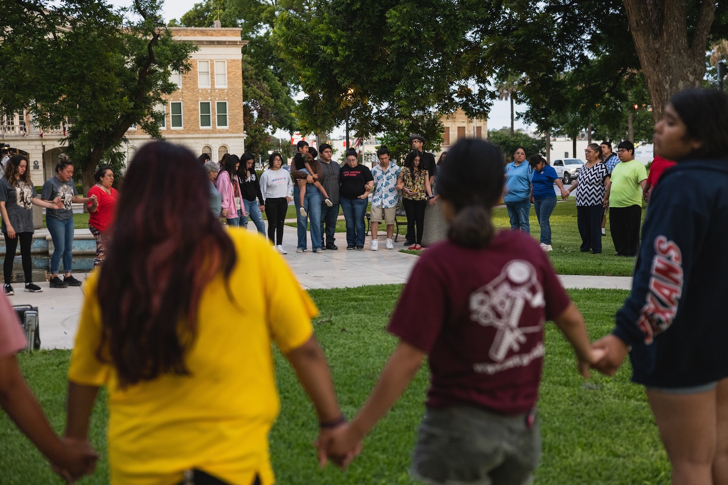 washingtonpost's tweet card. From mental health support to blood donations, here's what you can do to help the victims of the Uvalde elementary school shooting.