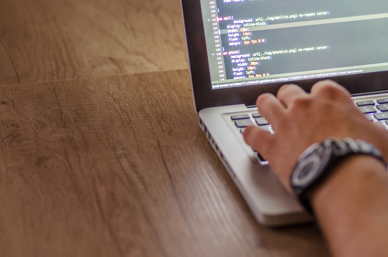 CodingMammoth's tweet card. Discover in this article how web developer Ivo uses monitoring hacks to keep an eye on the websites he builds for his clients.