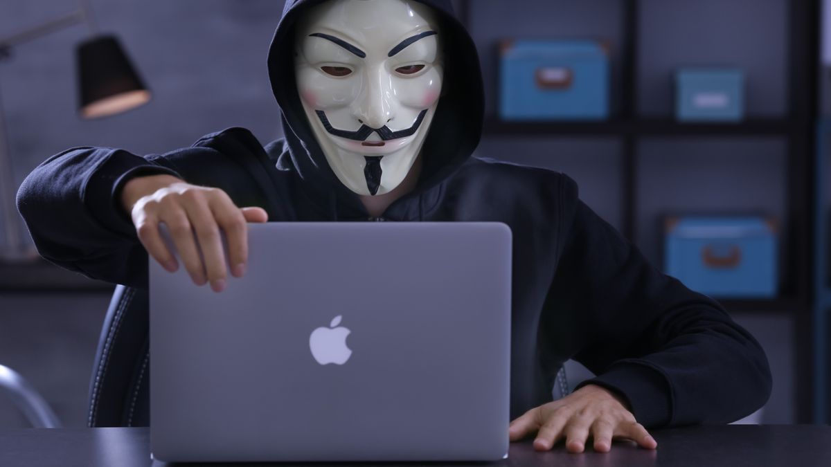 ahmed_serougi's tweet card. Apple could be in the right on this one