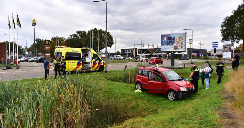 Botsing tussen auto en bestelbus in Nederweert