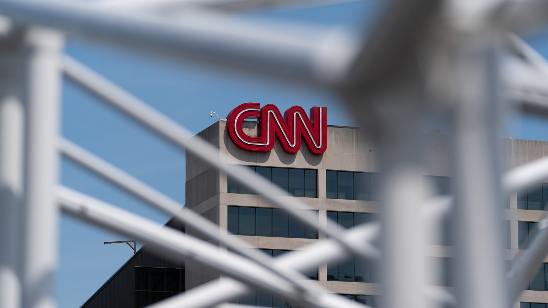 CNBC's tweet card. The plan is pitched as a centralized hub for CNN's journalism and includes access to live and on-demand videos, CNN.com articles and subscriber-only content.