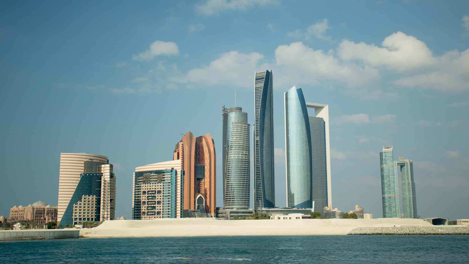 techgist_africa's tweet card. G42, Abu Dhabi's leading AI and cloud computing firm, has announced that the initial 200 megawatts (MW) to become operational by 2026.