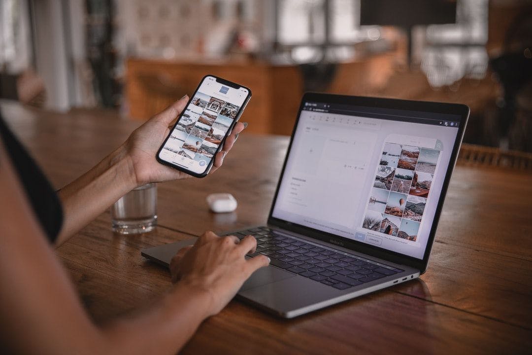bytesdotdev's tweet card. Develop React Native code without building the native binaries, or work on the native parts without the business logic in JS? You can have both, here's how!
