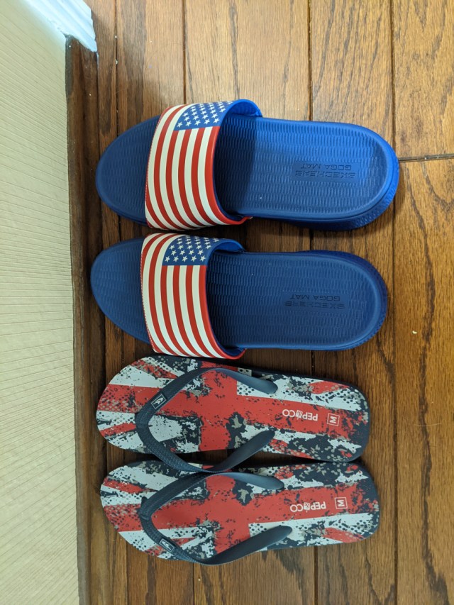 BlogTechGuy's tweet card. The relative size of these flip flops seems appropriate.