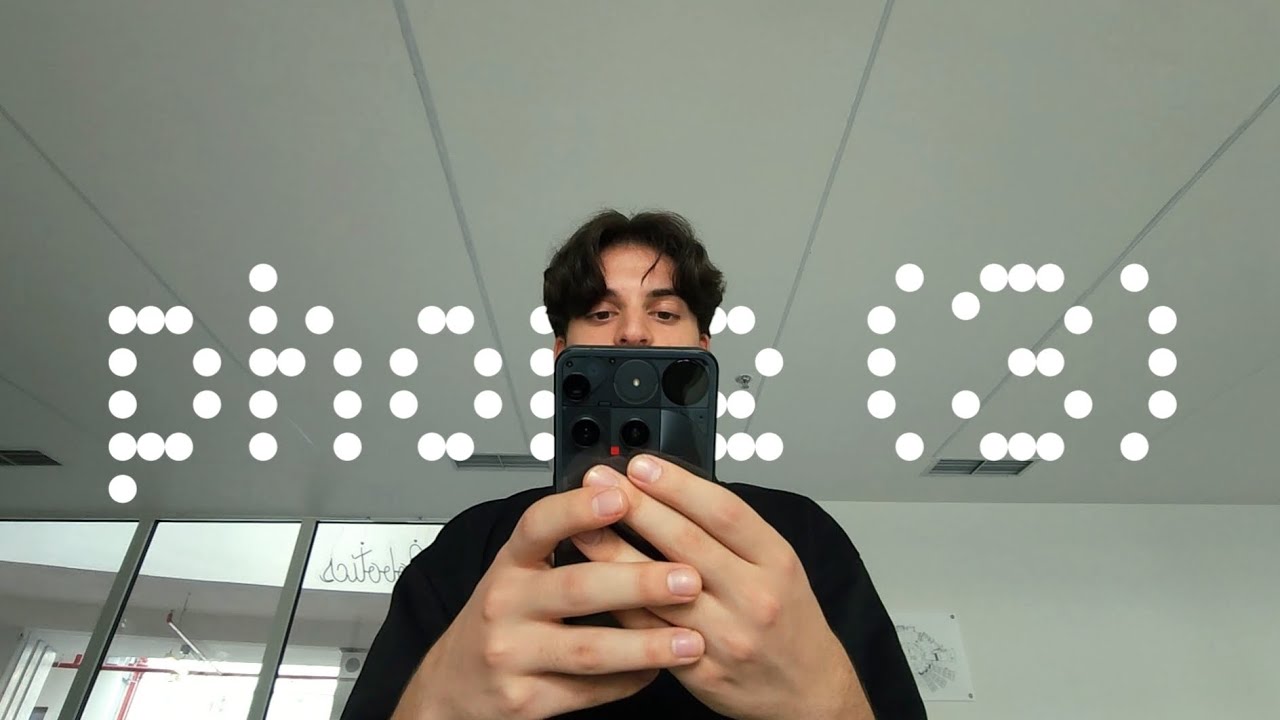 shuli_alkid's tweet card. Samsung user tries the Nothing Phone (3)