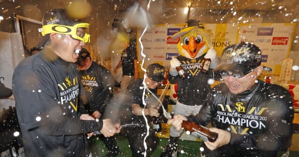 kyodo_official's tweet card. プロ野球でクライマックスシリーズ（CS）を突破した際、ソフトバンクなど複数チームで祝勝会恒例の「ビー...