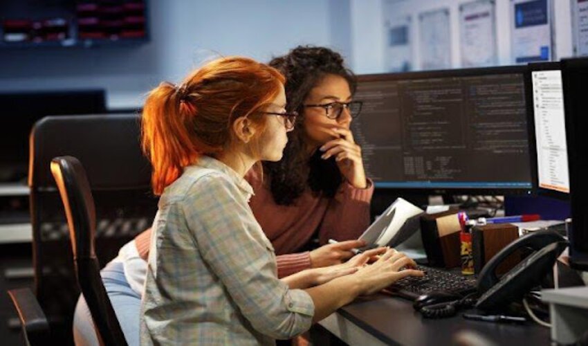ray_parker01's tweet card. The cost of building custom software can vary greatly depending on a number of factors. However, there may be numerous benefits to investing in custom software app development services.