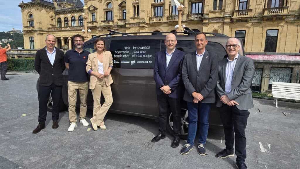 donosti_tik's tweet card. El poryecto piloto de 'BideRoad' recorrerá tramos concretos de las líneas de autobús 13, 17, 28 y 31