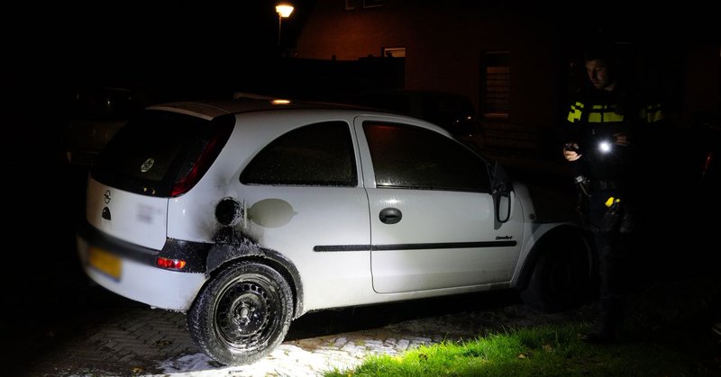 Auto in brand gestoken in Assen-Oost