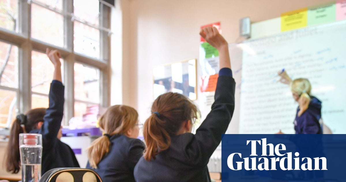 DrGaryFuller's tweet card. Tests conducted at 500 UK sites show particle pollution exceeded health guidelines on 6% of school days