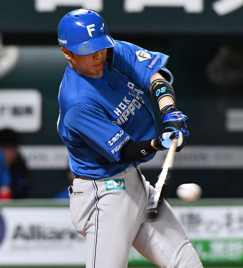 nikkan_fighters's tweet card. 日本ハムが崖っぷちから4番の一打で踏みとどまった。ソフトバンクとのCSファイナルステージ第3戦（みずほペイペイドーム）の1回に第2戦まで8打数無安打だった郡司… - 日刊スポーツ新聞社のニュースサイト、ニッカンスポーツ・コム（nikkansports.com）