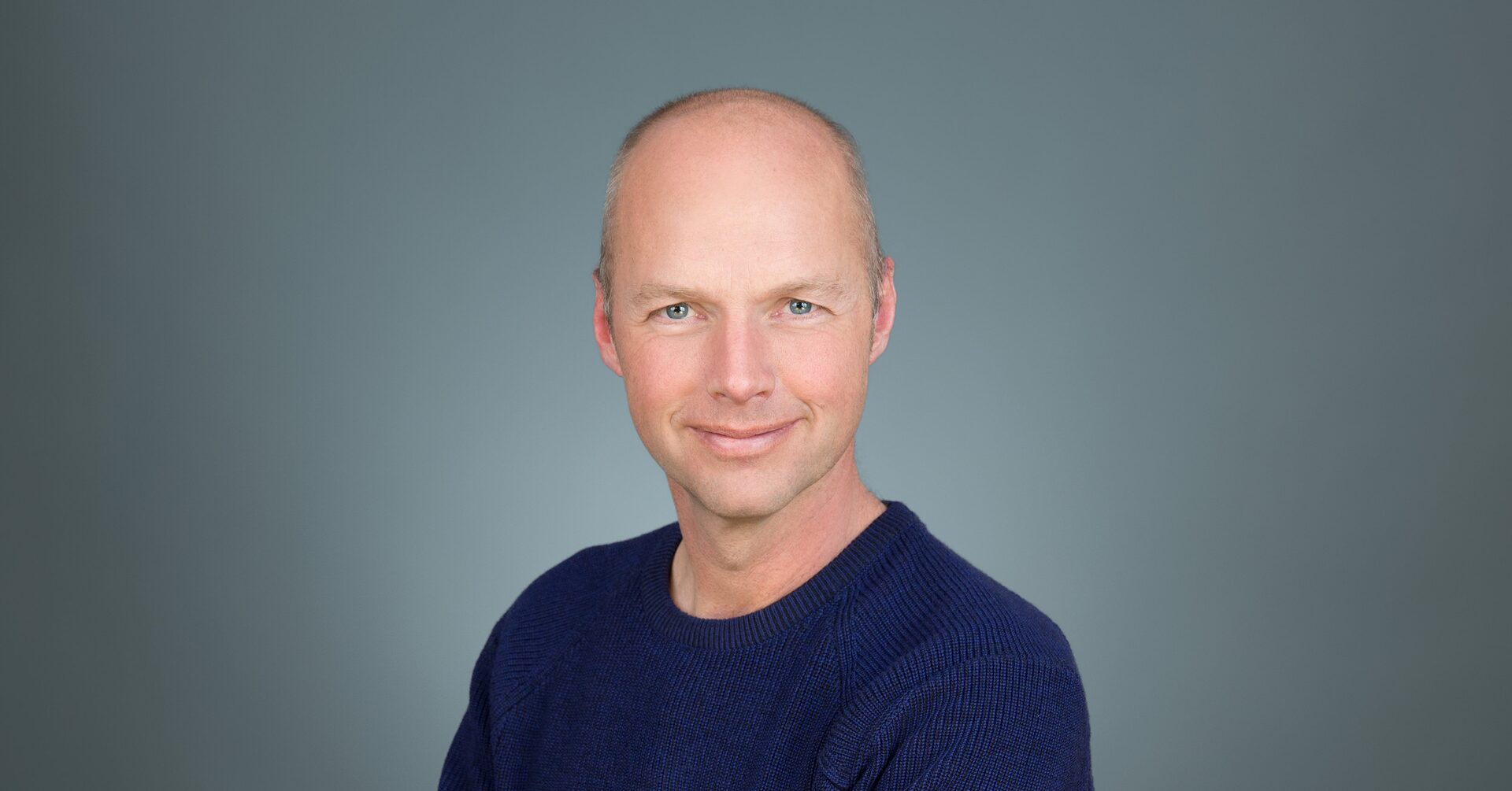 udacity's tweet card. Self-driving car pioneer Sebastian Thrun has shifted his gaze to the skies, as his Silicon Valley online school Udacity launches what it calls the first "nanodegree" in flying car engineering.