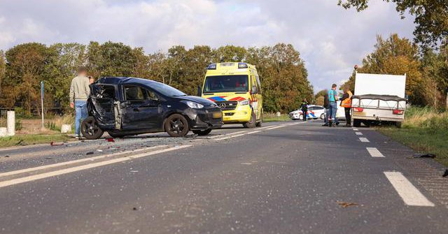 Kop-staart aanrijding op Urkerweg