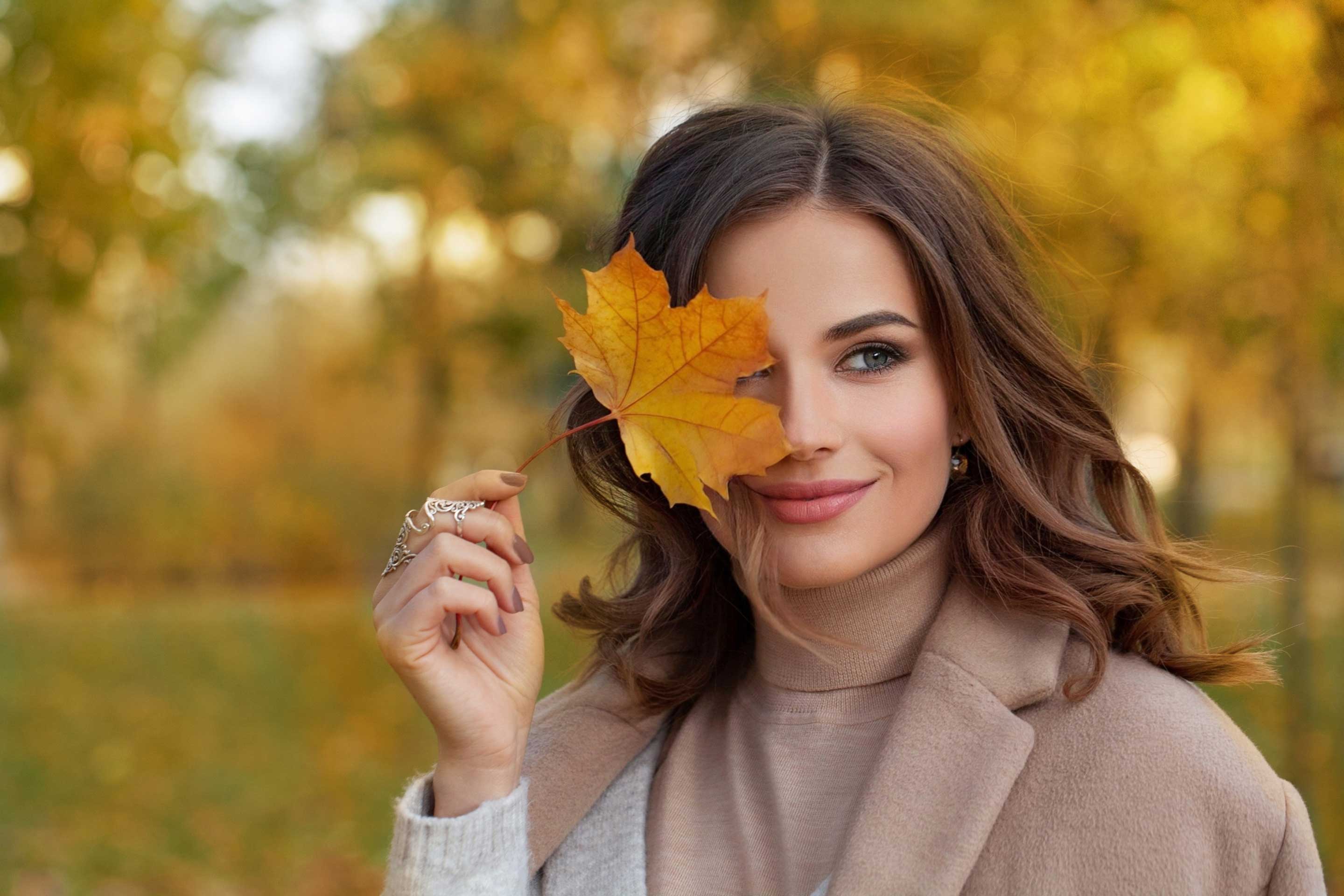 RobersonLibrary's tweet card. Here are a few different ways you can take stunning portraits without using studio lights when you step outside for your next shoot.