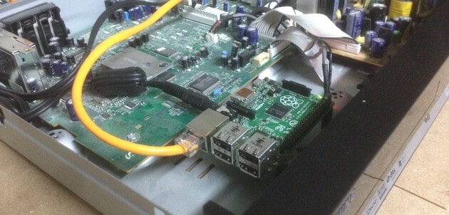 Sitebase's tweet card. Converting my old surround receiver system in a Sonos-like remote speaker using Raspberry Pi and Pi MusicBox.