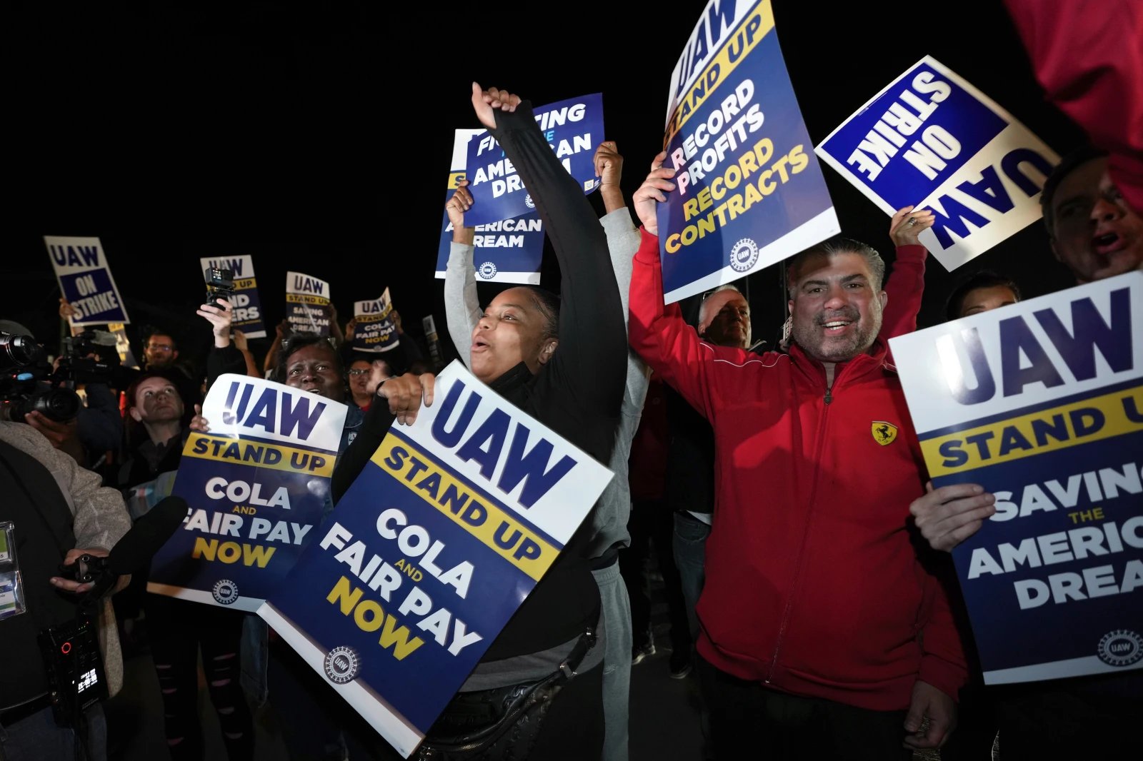 SocialistAlt's tweet card. Originally published by Workers Strike Back. UAW workers at the Big Three automakers are on strike. Tens of thousands of workers at Ford, General Motors, and Stellantis have been preparing for weeks...