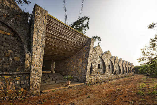 ProjectcoreInc's tweet card. Completed in 2017 in Pune, India. Images by Hemant Patil. The vision for Kondan Resort goes beyond the primary purpose of providing hospitality with modern amenities at a scenic location, and seeks...