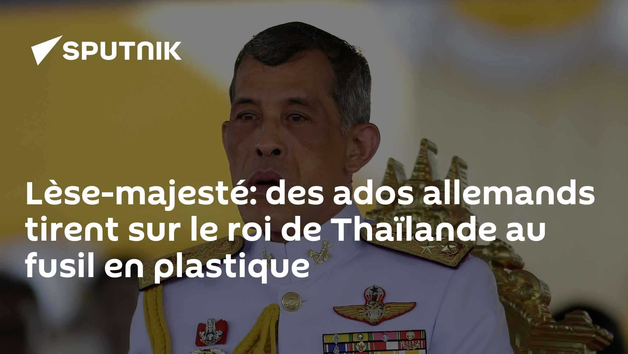 chris_pythai's tweet card. Des adolescents ont tiré sur le roi thaïlandais Rama X (Vajiralongkorn) avec un pistolet d’enfant lorsque le monarque effectuait une promenade à vélo dans la ville allemande d’Erding, dans le Land de...