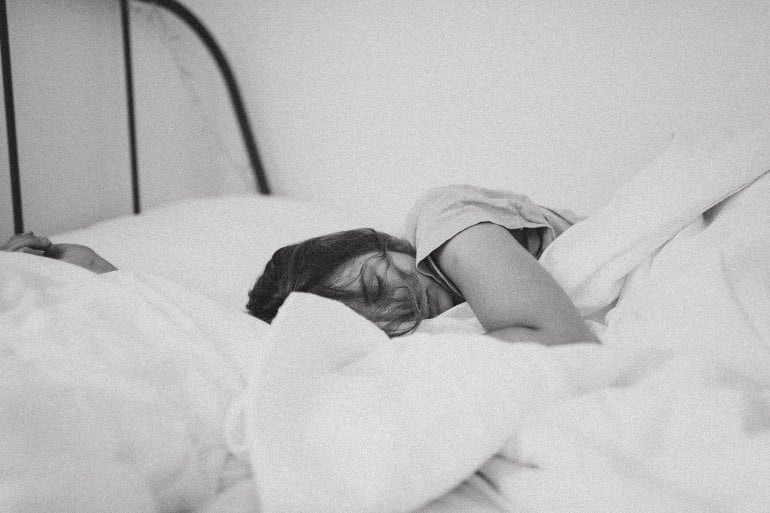 NeuroscienceNew's tweet card. Researchers reveal why a good night's sleep helps boost learning and memory.
