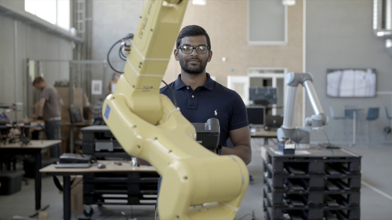 ROBOTT_NET's tweet card. ROBOTT-NET: We're the people behind the person behind the robot