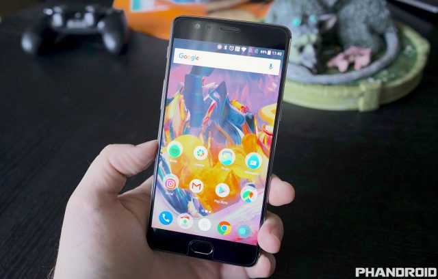 AndroidFavorite's tweet card. OnePlus has released Open Beta 3 of OxygenOS for the OnePlus 3T, which brings the device up to Android 7.1.1 Nougat. The update also adds improvements to the built-in gallery application.