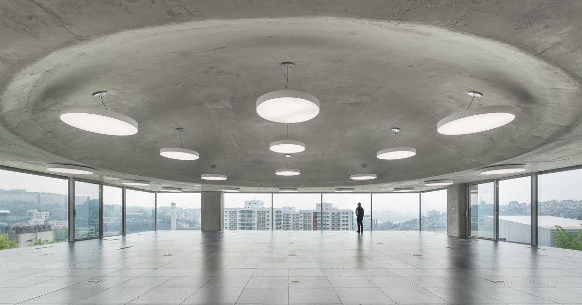 artmarketdotcom's tweet card. Après la K-Pop et les K-Dramas, la K-Architecture déferle en Europe. Le Coréen Minsuk Cho est le vingt-troisième architecte à concevoir le prestigieux Pavillon Serpentine à Londres, en forme d’arch...