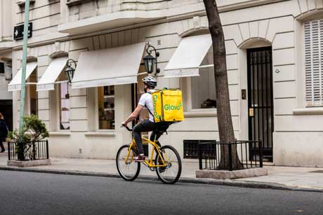 javiersanmartin's tweet card. Golpe al modelo de las plataformas de delivery como Glovo o Deliveroo: el Tribunal Supremo falla contra Glovo y establece que sus 'riders' o repartidores son falsos autónomos.