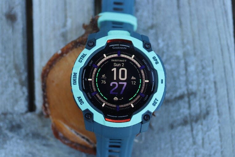 the5krunner's tweet card. Garmin Instinct 3 AMOLED, a detailed review of a rugged smartwatch featuring a vibrant display, advanced GNSS, and fitness tools.