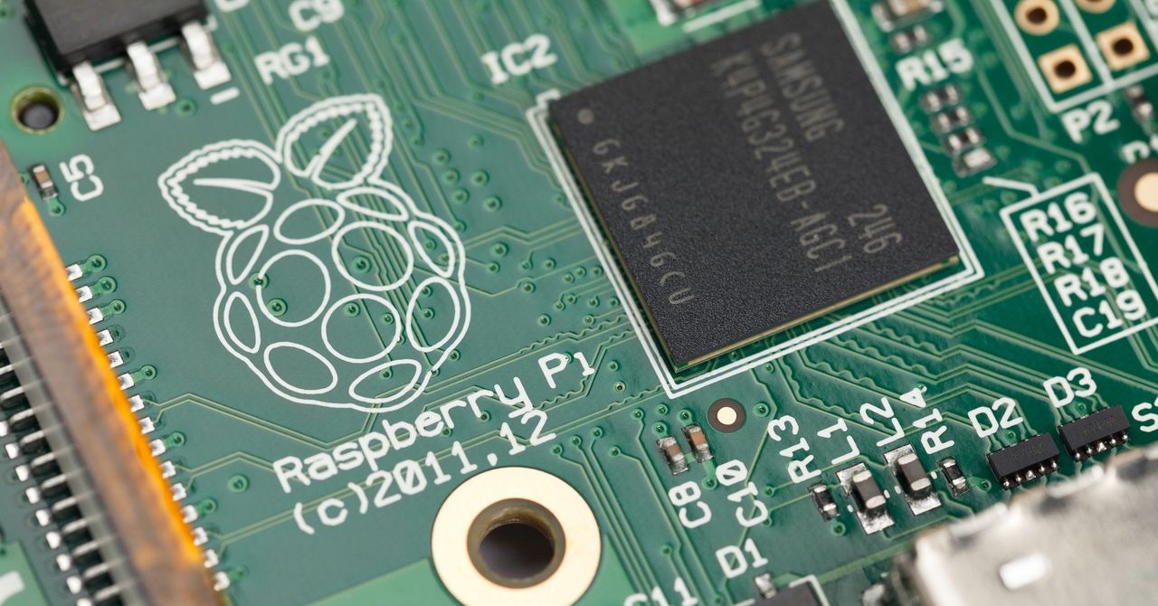 RISCOScode's tweet card. On the release of the Raspberry Pi Zero W, Eben Upton and the Raspberry Pi Foundation will focus on software for the next few years