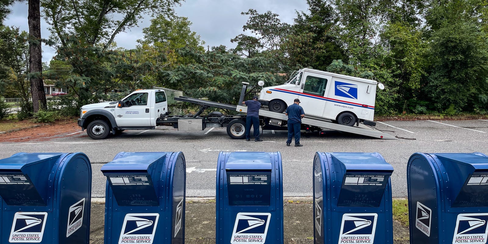 mrobin032009's tweet card. Postal workers are rallying Thursday in Fayetteville against the postmaster's restructuring plan and a controversial agreement with DOGE.